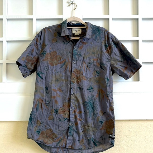Billabong short sleeve botton down in grey floral - Picture 1 of 3